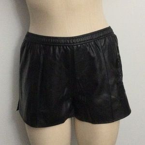 NWT David Learner Embroidered Pintuck Faux Leather Shorts Black Size Medium